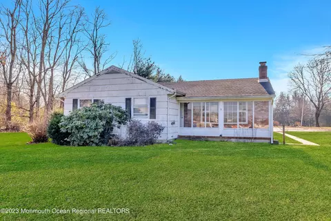 8 Newbold Ln, Chesterfield, NJ 08515