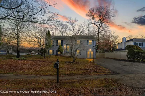 12 Harpers Ferry Rd, Toms River, NJ 08753