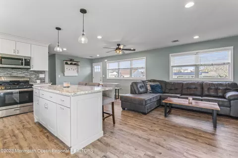 114 Brooks Ave, Bayville, NJ 08721