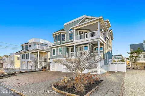 8 W 85th St, Long Beach Township, NJ 08008