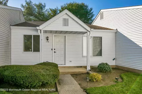 119 Greenwood Dr, Freehold, NJ 07728