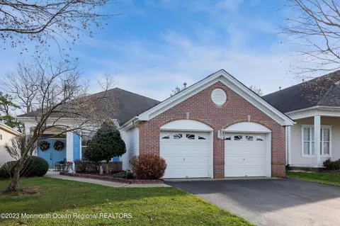 40 Springlawn Dr, Lakewood, NJ 08701