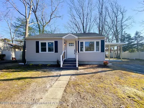 41 Bay Laurel Dr, Brick, NJ 08723