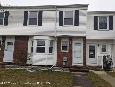5 Begonia Ct, Sayreville, NJ 08872