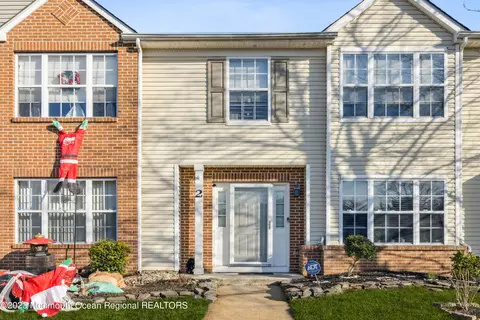 54 Grassmere Ct #2, Freehold, NJ 07728