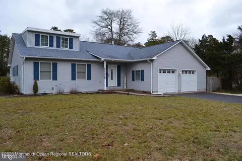 52 Lakewood Ave, Manahawkin, NJ 08050