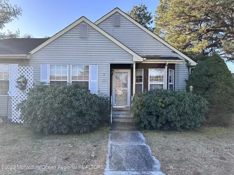 3 Berkeley St # B, Whiting, NJ 08759