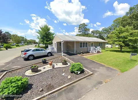 43 Chestnut St, Beachwood, NJ 08722