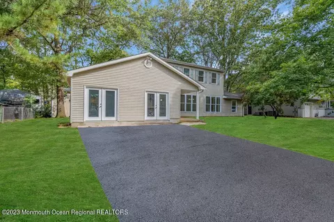 125 Lancewood Ct, Lakewood, NJ 08701