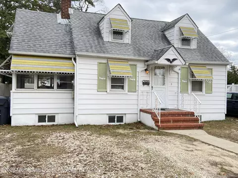 3 Ebb Tide Dr, Brick, NJ 08723