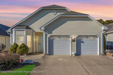 42 Highland Dr, Manahawkin, NJ 08050
