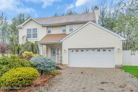 1 Enclosure Dr, Morganville, NJ 07751