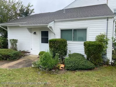 7 Carribean Ct, Barnegat, NJ 08005