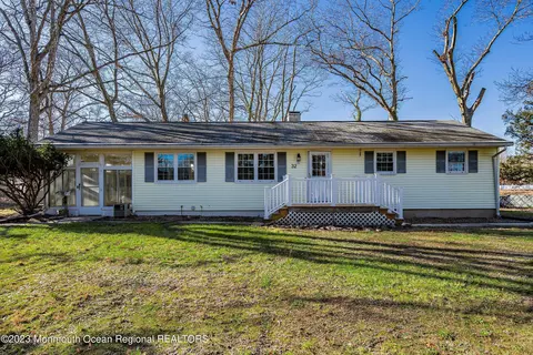 32 Park Ave, Bayville, NJ 08721