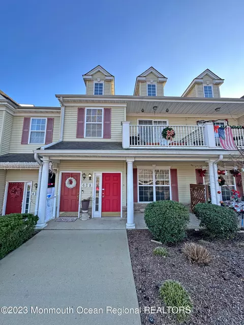8 Oxford Ct, Englishtown, NJ 07726