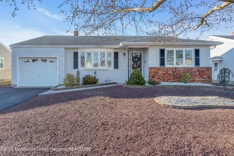 3 Norway Rd, Toms River, NJ 08757