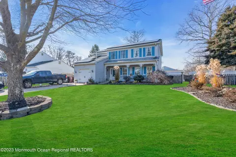 112 Bow St, Bayville, NJ 08721