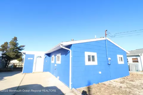 40 Lake Huron Dr, Little Egg Harbor, NJ 08087