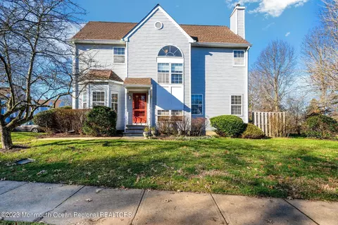 808 Hatchery Ct, Freehold, NJ 07728