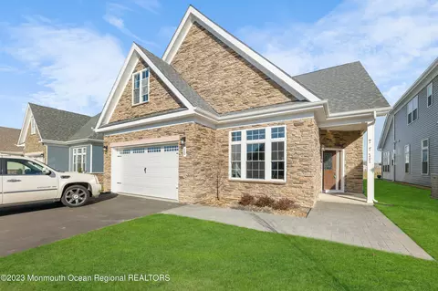 20 Samjan Cir, Hightstown, NJ 08520