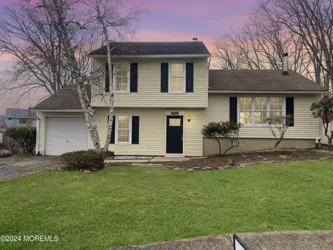 30 Deck St, Barnegat, NJ 08005