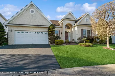 22 Beth Page Dr, Monroe, NJ 08831
