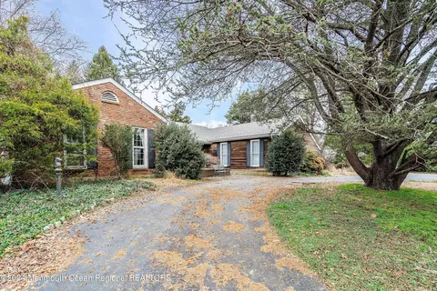 283 Cooper Rd, Red Bank, NJ 07701