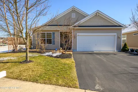 74 Kingston Dr, Jackson, NJ 08527