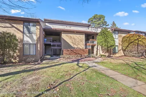 12 Pine Cluster Cir #E, Manalapan, NJ 07726