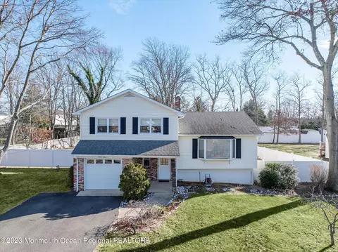 33 Southport Dr, Howell, NJ 07731