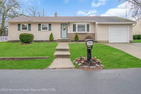 201 Spray Ave, Beachwood, NJ 08722