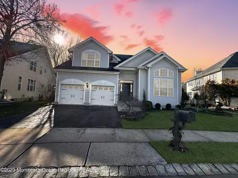 4 Bermuda Dunes Dr, Monroe, NJ 08831