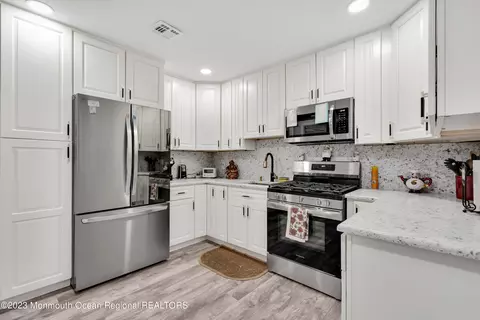 3 Falcon St # C, Manchester, NJ 08759