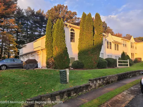 227 Club Dr, Wall, NJ 07719