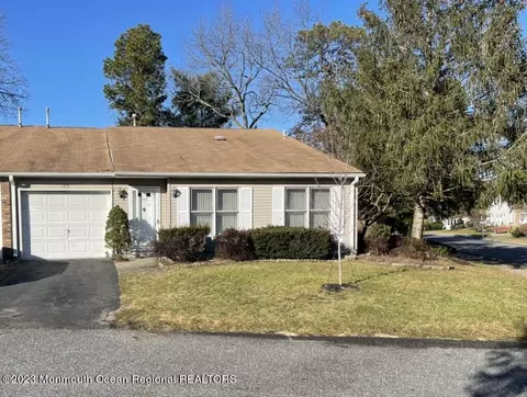 145 Kramer Ct, Lakewood, NJ 08701
