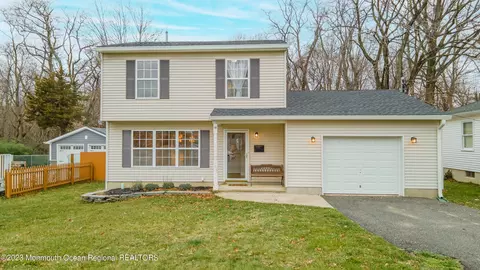 19 Holmes Ter, Freehold, NJ 07728