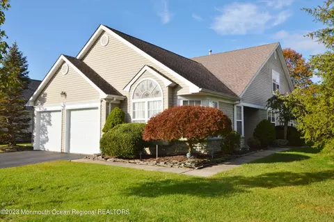 2441 Woodbine Ln, Toms River, NJ 08755