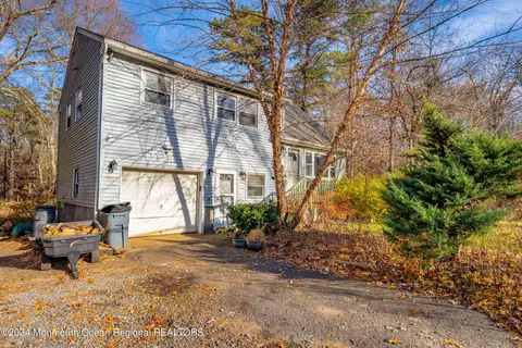 121 Pleasant Valley Rd, Old Bridge, NJ 08857