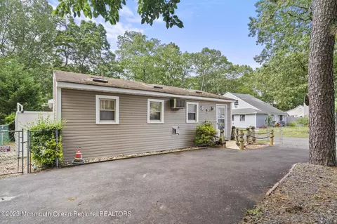 Exterior - 45 Hampton Rd, Brick, NJ 08723 photo 2 of 8