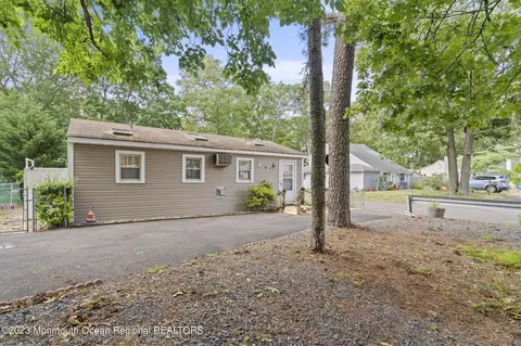 Exterior - 45 Hampton Rd, Brick, NJ 08723 photo 7 of 8