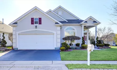 1 Balmoral Dr, Jackson, NJ 08527