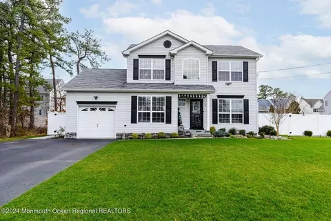 924 Englemere Blvd, Manchester, NJ 08759