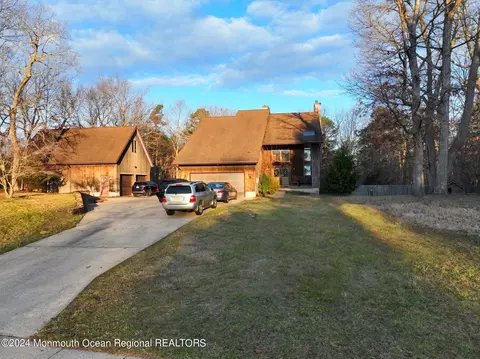 14 Knolls Dr, Jackson, NJ 08527