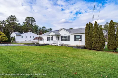 1033 Monmouth Ave, Manchester, NJ 08759