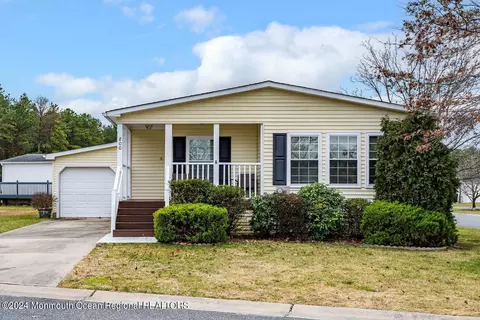800 Hammock Ct, Manchester, NJ 08759