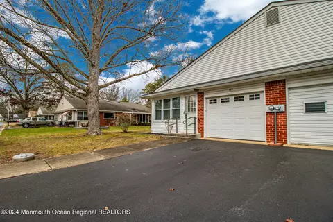 19 Crocus Ln #A, Manchester, NJ 08759