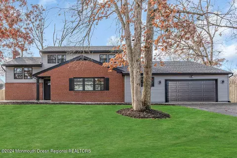 11 Pine Fork Dr, Toms River, NJ 08755