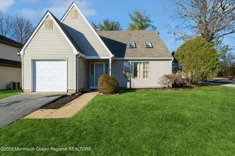 1 Chamberlain Ct #37, Old Bridge, NJ 08857
