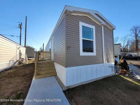 17 Avenue C, Hazlet, NJ 07730