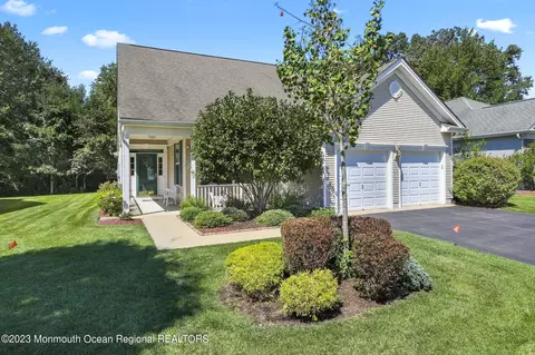 53 Chesterfield Dr, Jackson, NJ 08527